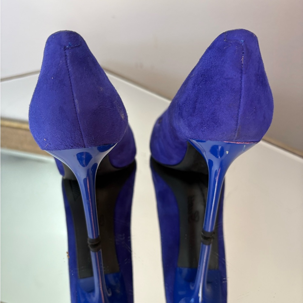 Guess Royal Pointed-Toe Suede Pumps - Picture 4 of 6